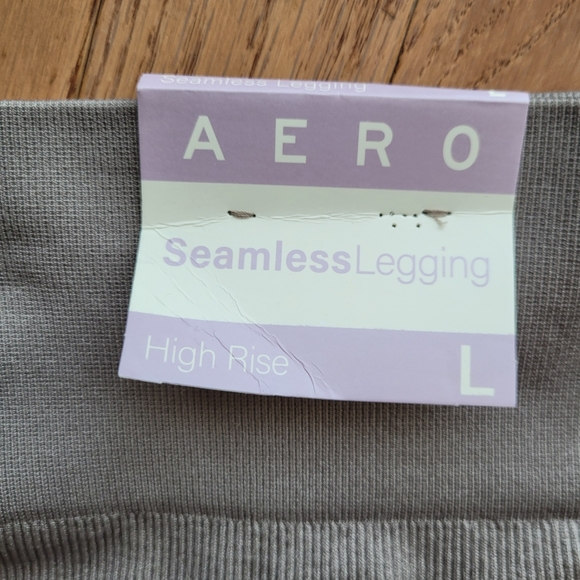 Aeropostale Seamless Ribbed Legging Neutral Monochrome NWT Size L - Picture 8 of 12